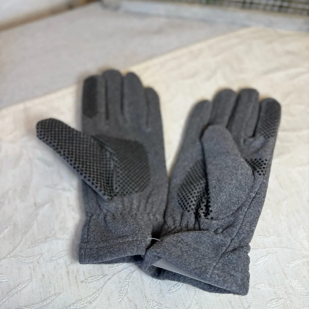 Finger fuzz. Gray Women's Winter Fleece Gloves. Gripping‎ one size.